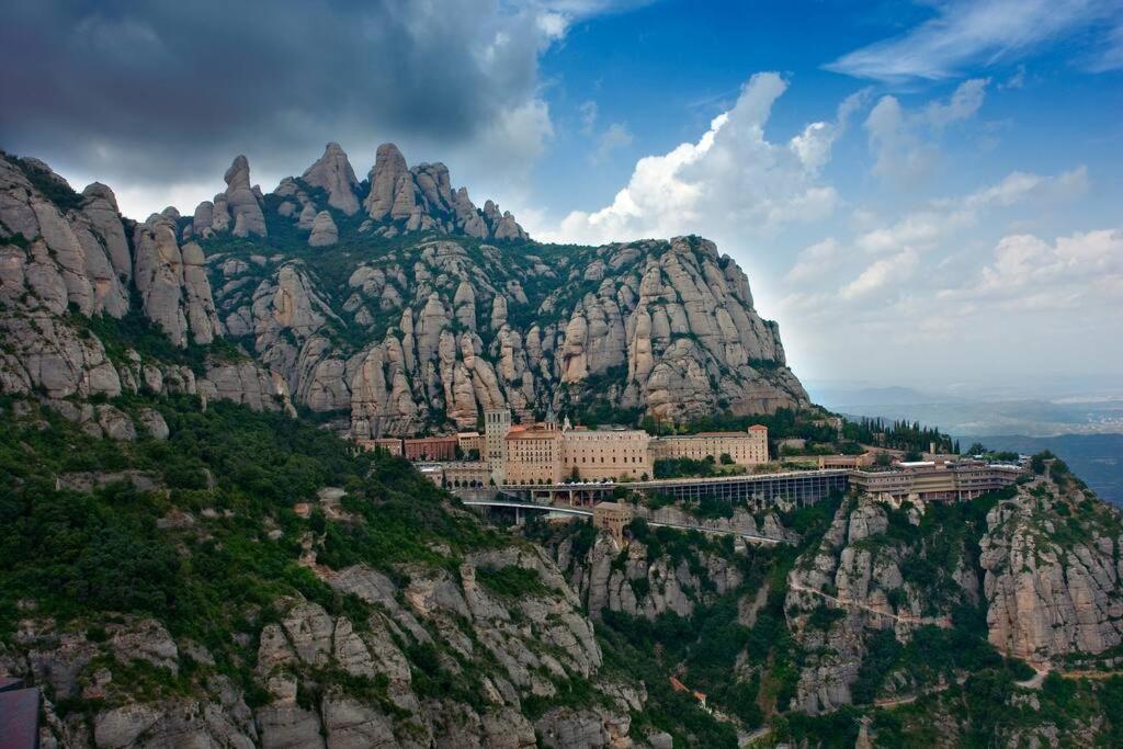Piso En El Centro De Monistrol De Montserrat Bagian luar foto