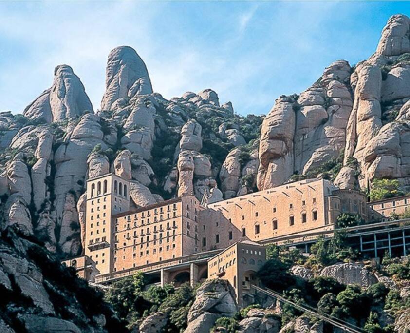 Piso En El Centro De Monistrol De Montserrat Bagian luar foto